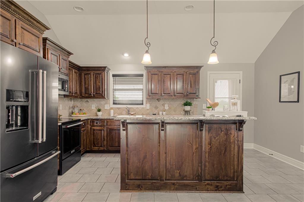 16910 Tucker Court — photo 8