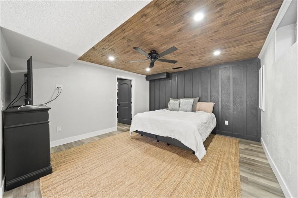 Photo 14 of 41 - 6655 W 82ND Street
