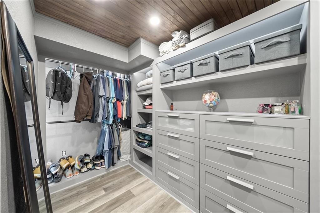 Photo 17 of 41 - 6655 W 82ND Street
