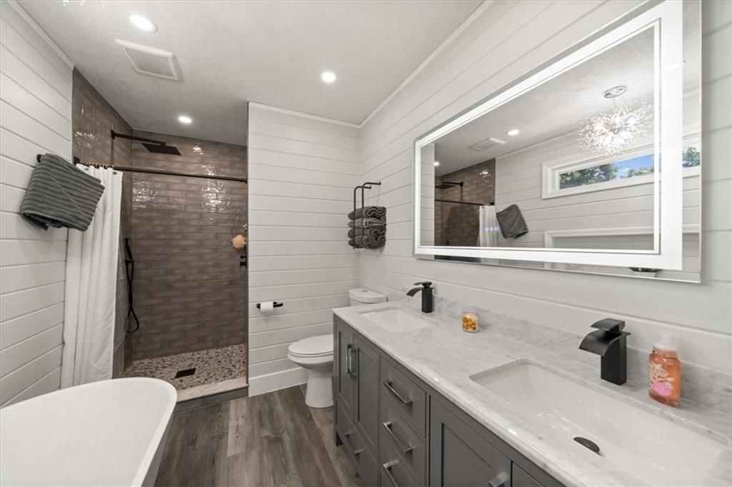 Photo 21 of 41 - 6655 W 82ND Street