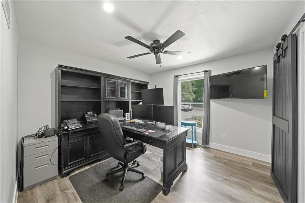 Photo 23 of 41 - 6655 W 82ND Street
