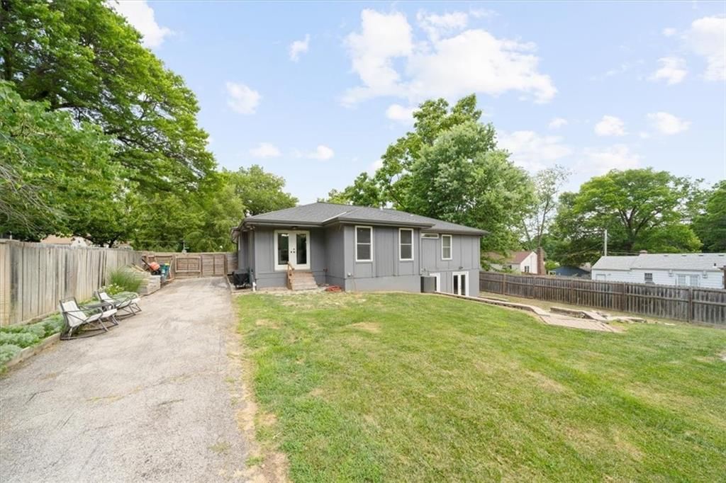 Photo 32 of 41 - 6655 W 82ND Street
