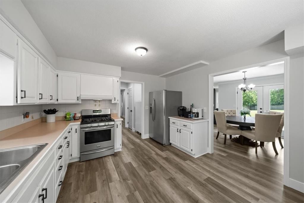 Photo 7 of 41 - 6655 W 82ND Street