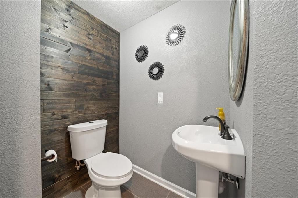 Photo 9 of 41 - 6655 W 82ND Street