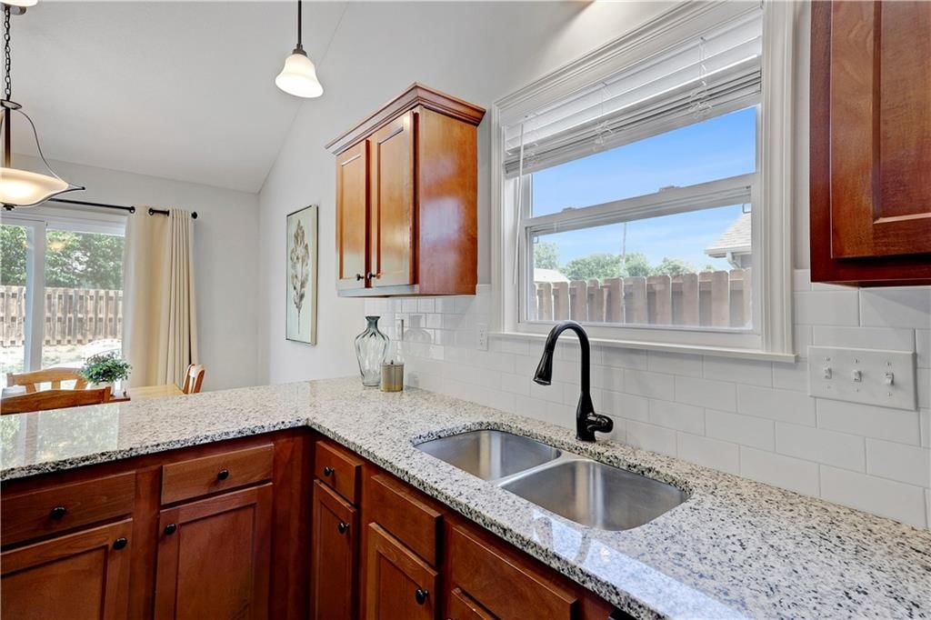 820 W 30th Street — photo 11