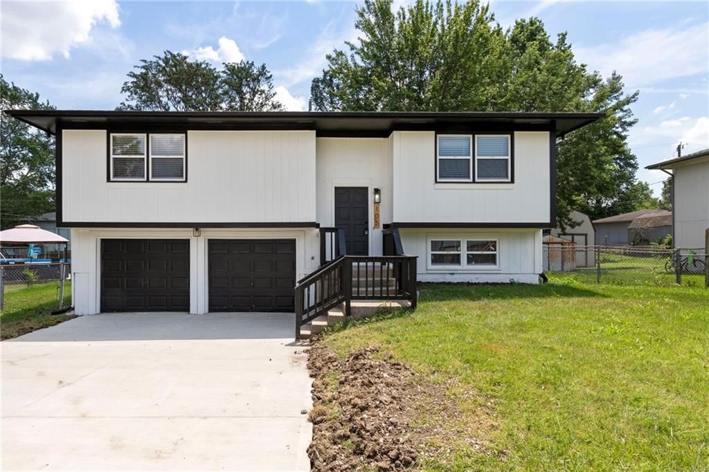 105 W Meriwood Lane, Edgerton, KS