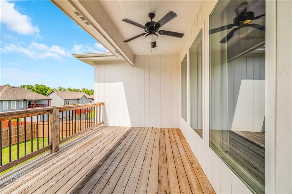 901 NW Hickorywood Drive — photo 20