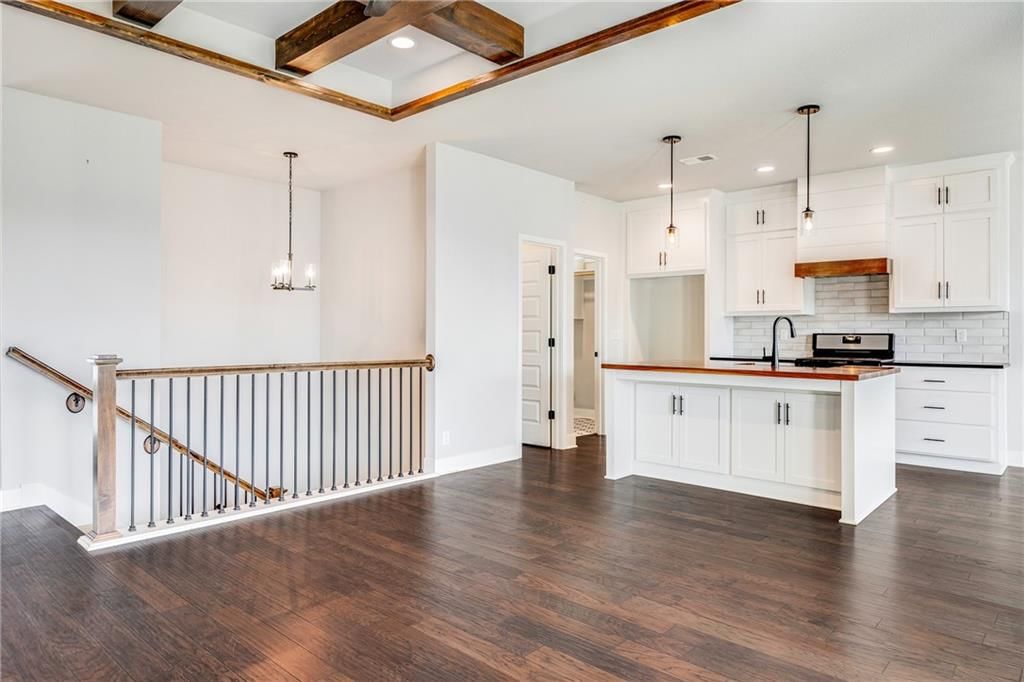 901 NW Hickorywood Drive — photo 5