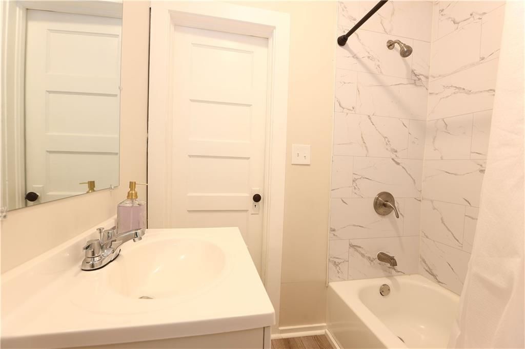 1034 E Lexington Avenue — photo 10