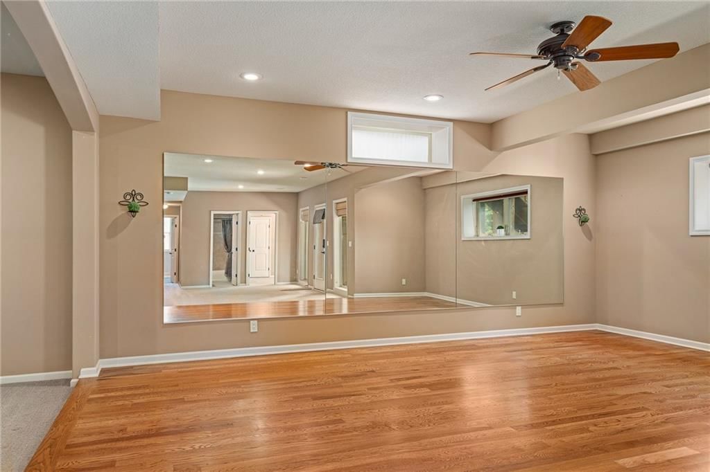 8752 N Saint Clair Avenue — photo 31