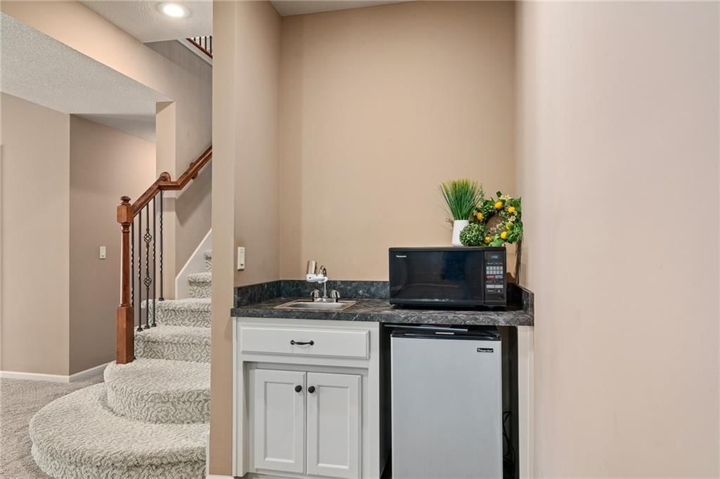 8752 N Saint Clair Avenue — photo 36