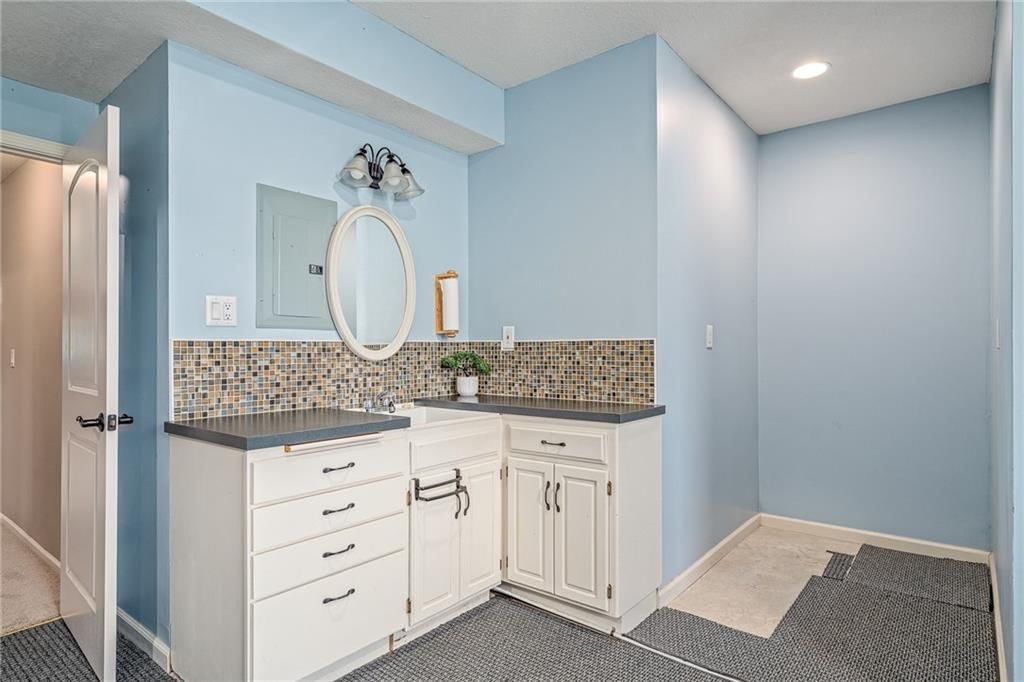 8752 N Saint Clair Avenue — photo 42