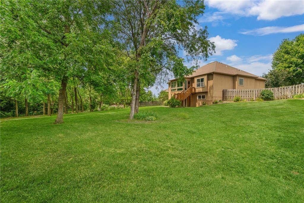 8752 N Saint Clair Avenue — photo 50