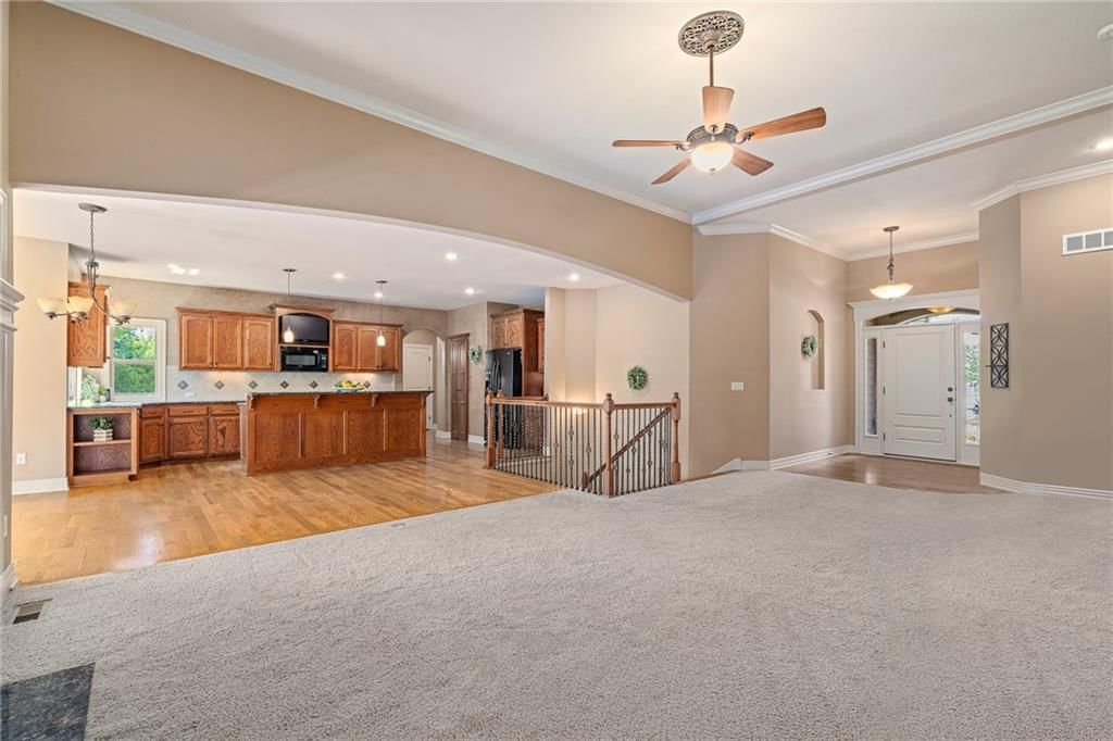 8752 N Saint Clair Avenue — photo 8