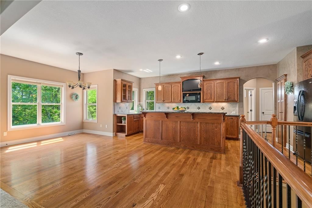 8752 N Saint Clair Avenue — photo 9
