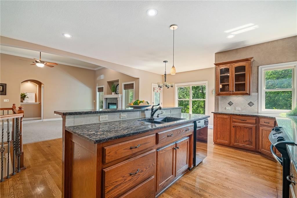 8752 N Saint Clair Avenue — photo 10
