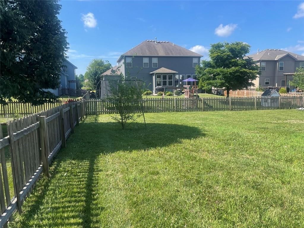 404 Eagles Ridge Drive — photo 4