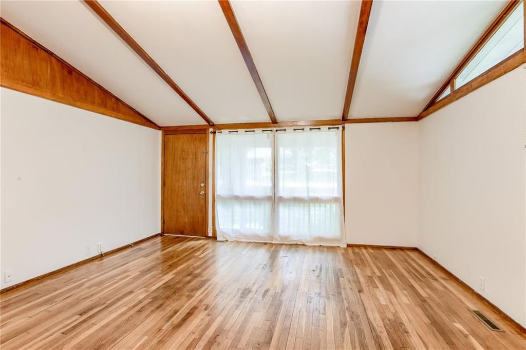 4400 N BRIGHTON Avenue — photo 3
