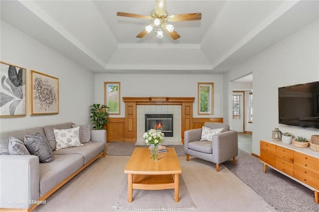733 NE COLLEEN Drive — photo 3