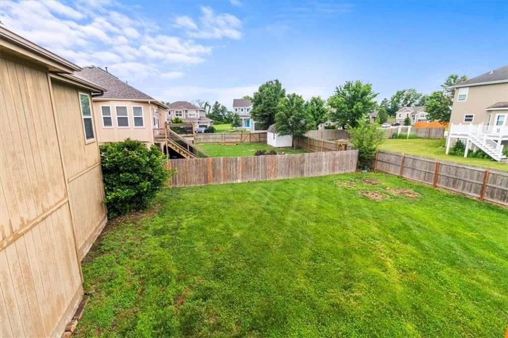 610 NW Green Drive — photo 25