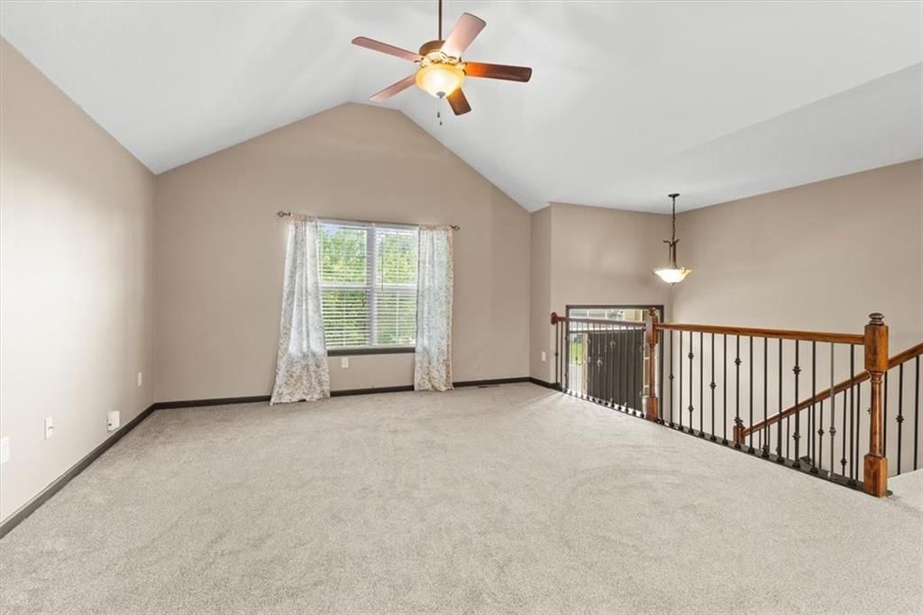610 NW Green Drive — photo 8