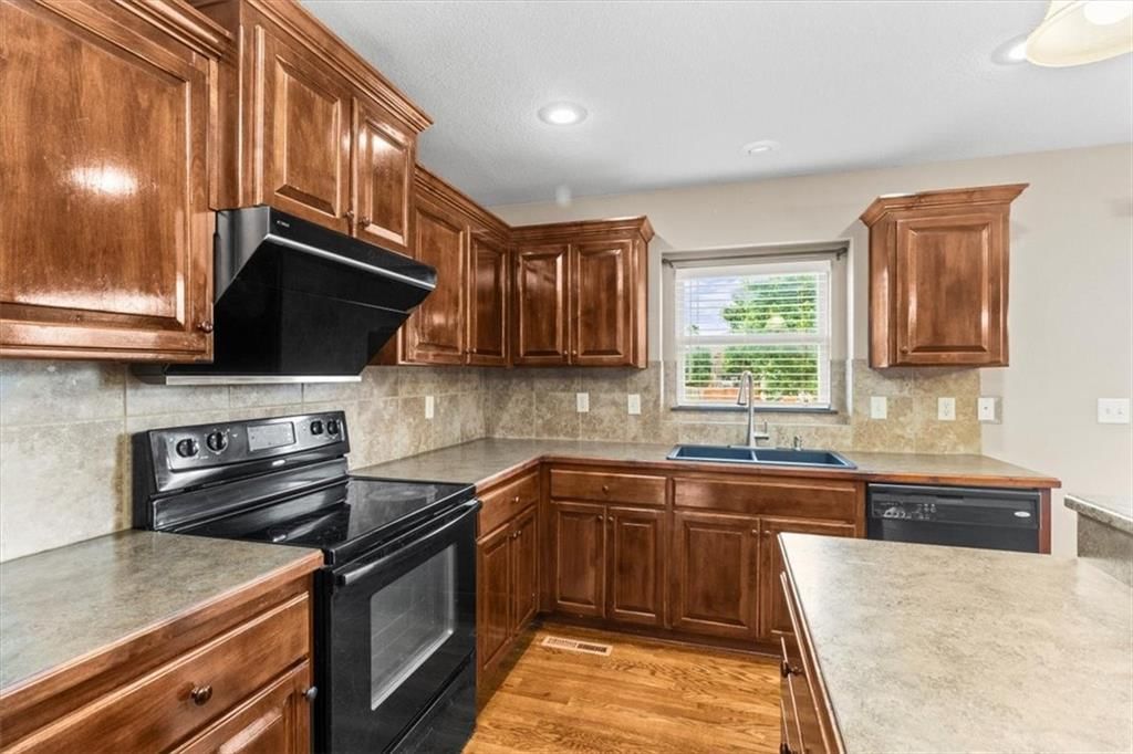 610 NW Green Drive — photo 10