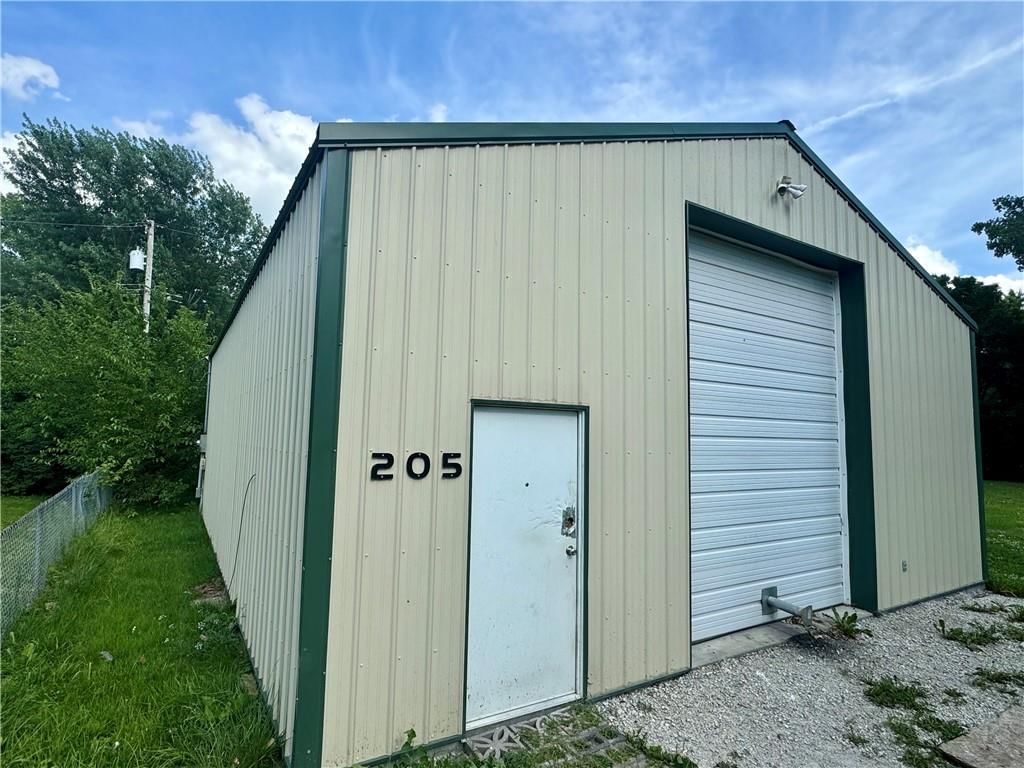 205 S Morrison Street — photo 2
