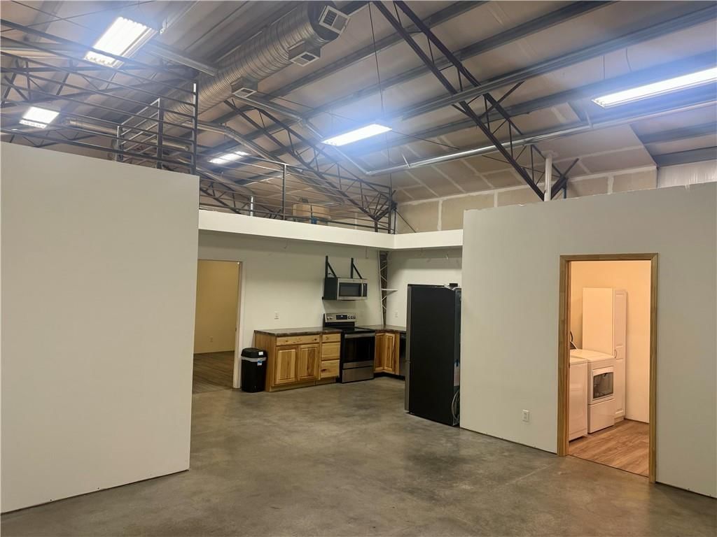 205 S Morrison Street — photo 3