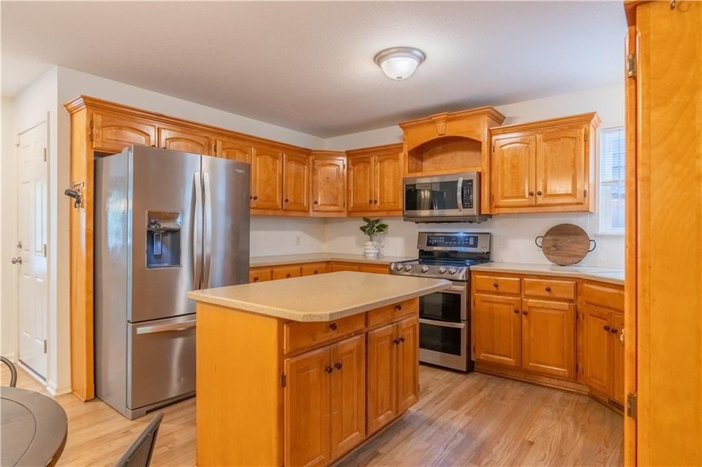 404 Wyndham Drive — photo 8