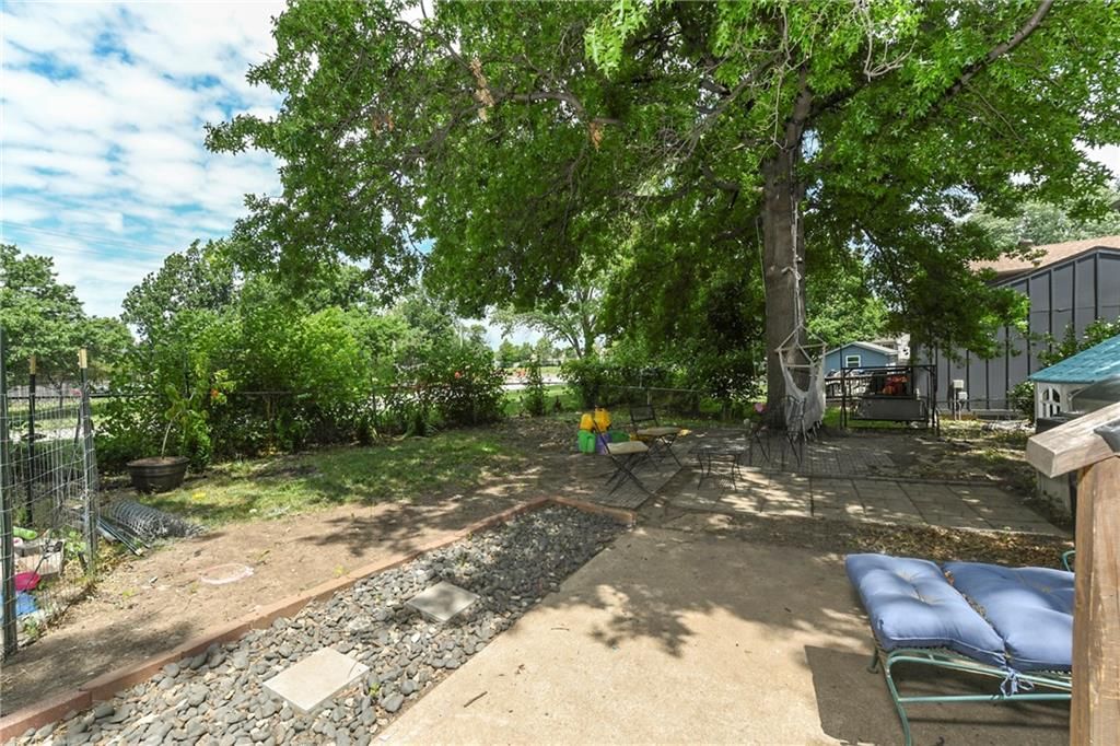 12604 S Locust Street — photo 33