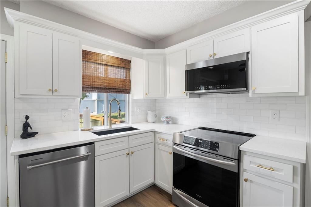 13325 W 104th Street — photo 8