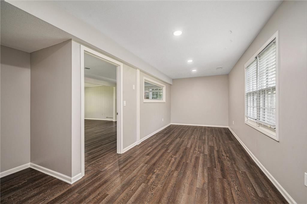 109 NE Locust Street — photo 12