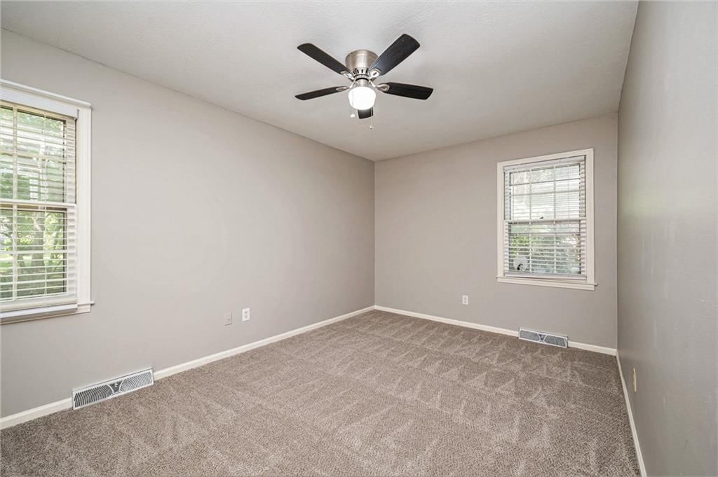109 NE Locust Street — photo 21
