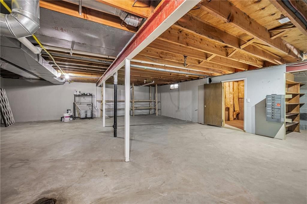 109 NE Locust Street — photo 23