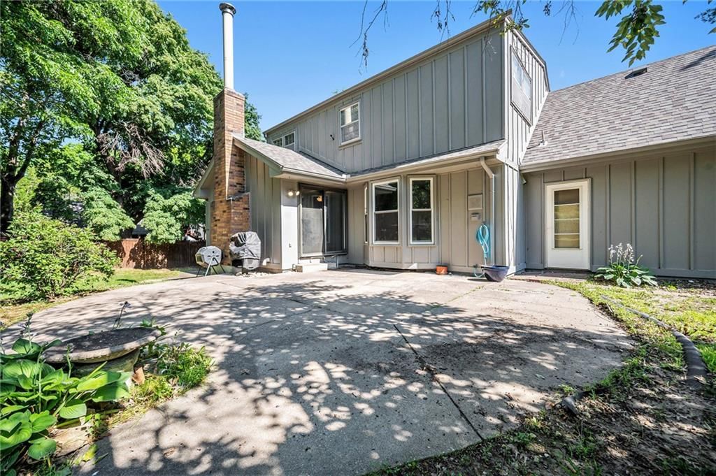 109 NE Locust Street — photo 26