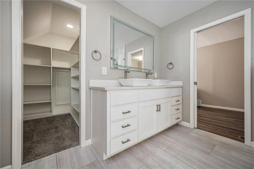 109 NE Locust Street — photo 4