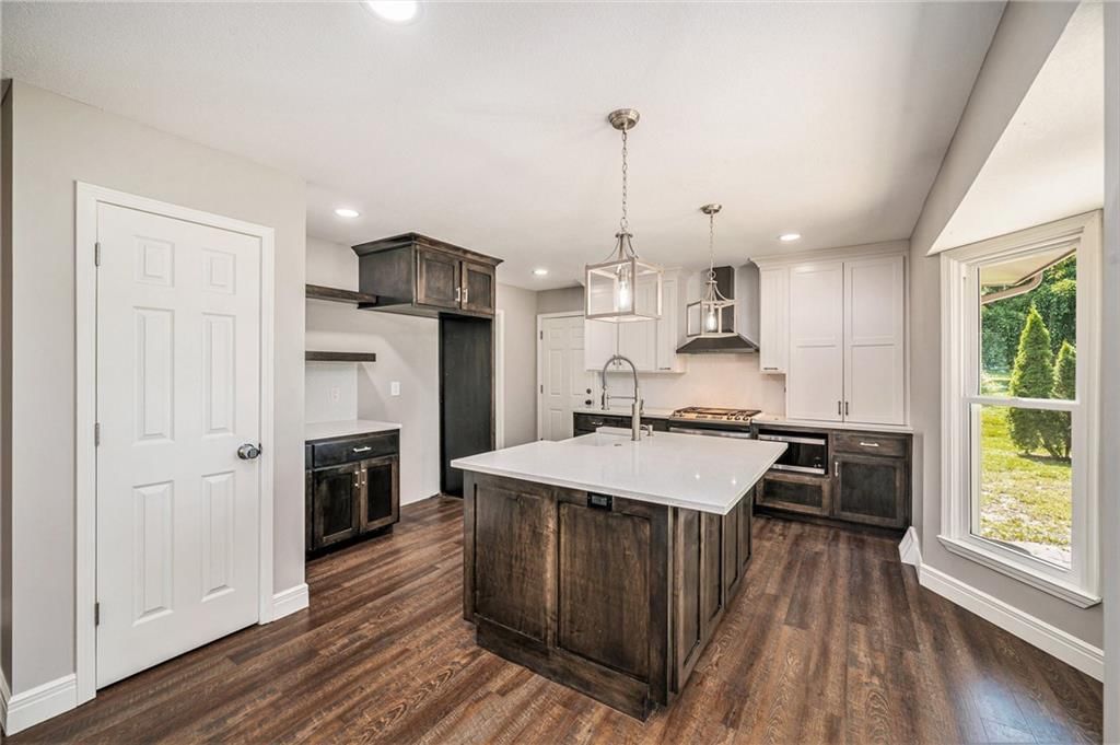 109 NE Locust Street — photo 8