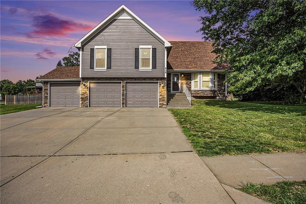 920 Paw Paw Lane, Liberty, MO