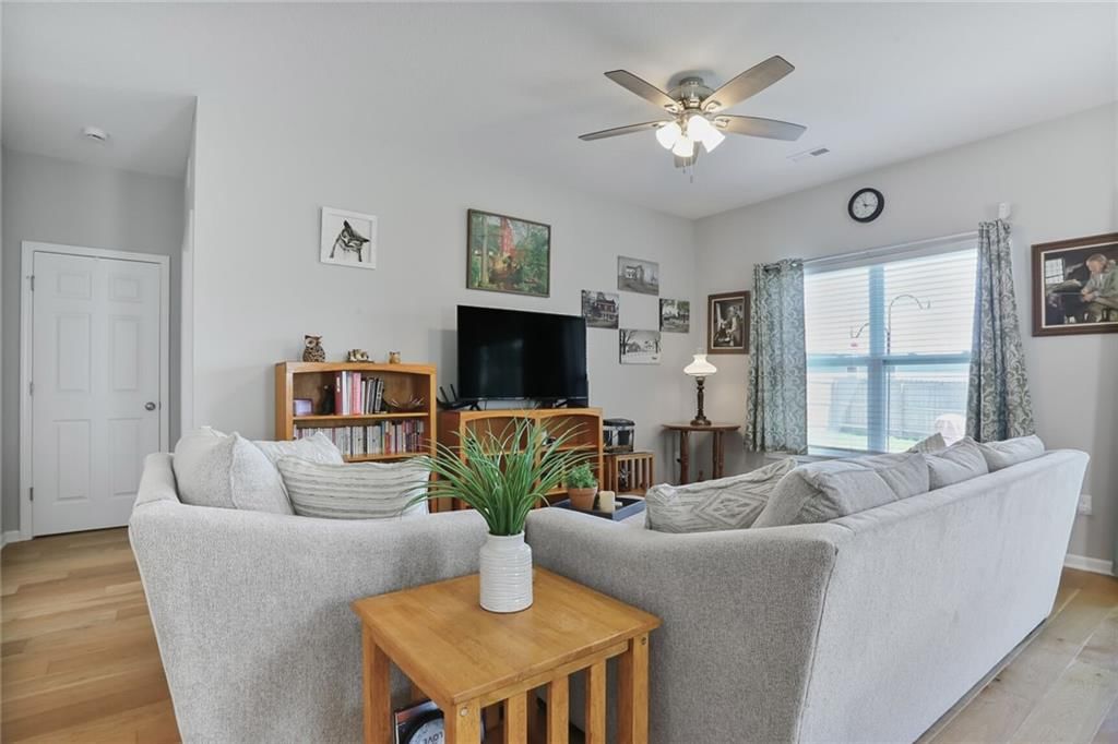 12233 N Pomona Avenue — photo 16