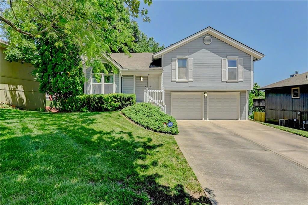 7824 N Strathbury Avenue, Kansas City, MO