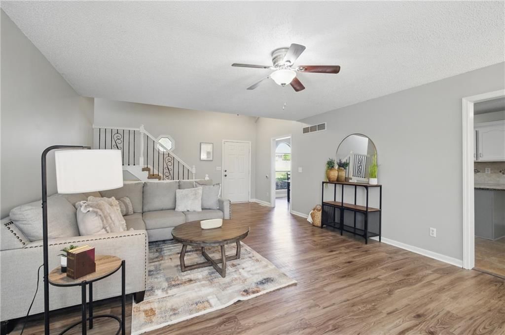 11709 Corrington Avenue — photo 4