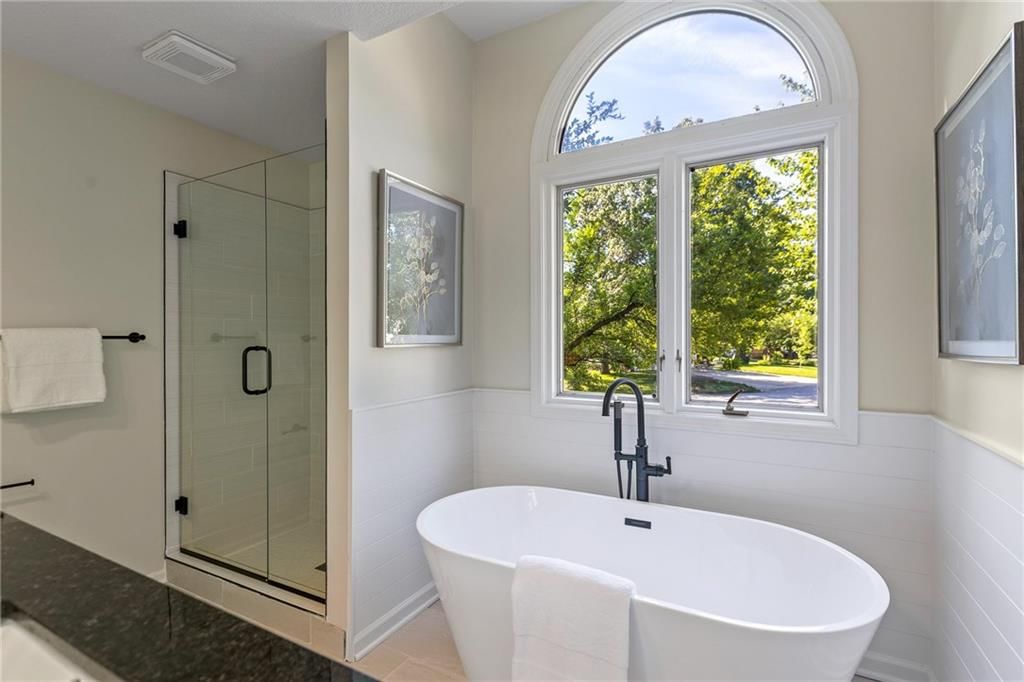 1424 E Meadow Lane — photo 12