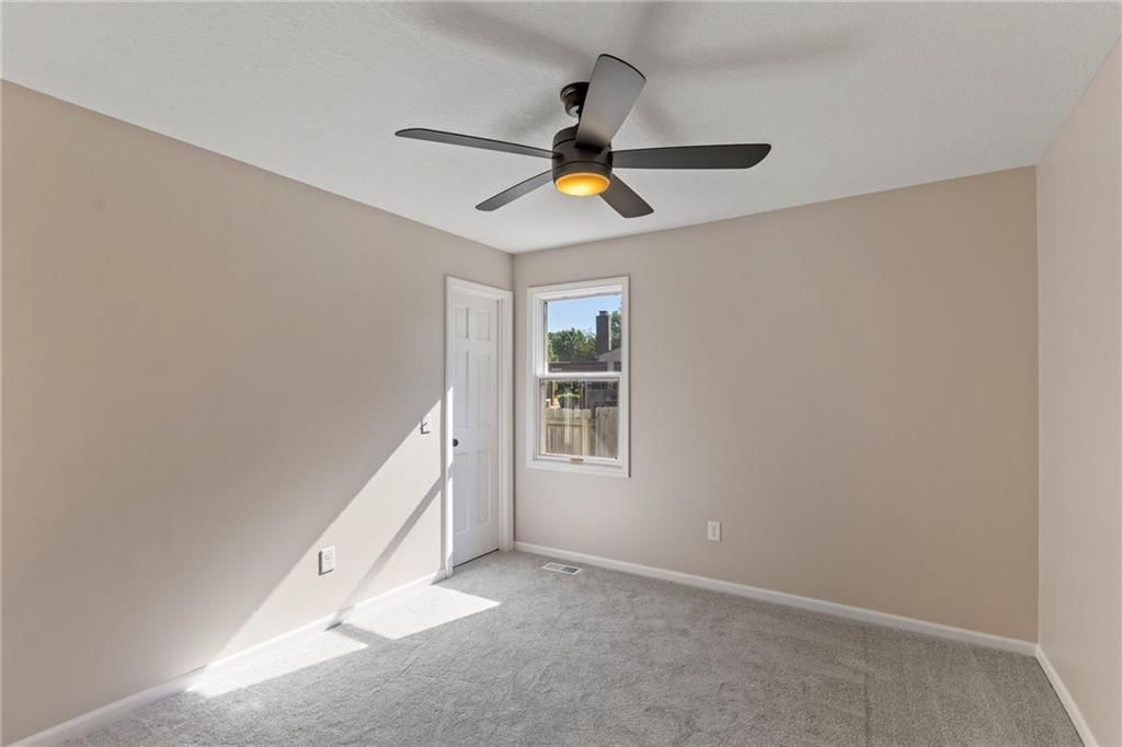1424 E Meadow Lane — photo 13