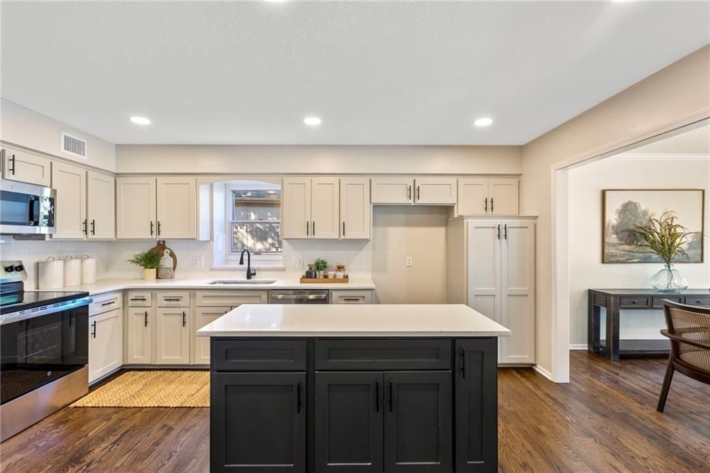 1424 E Meadow Lane — photo 4