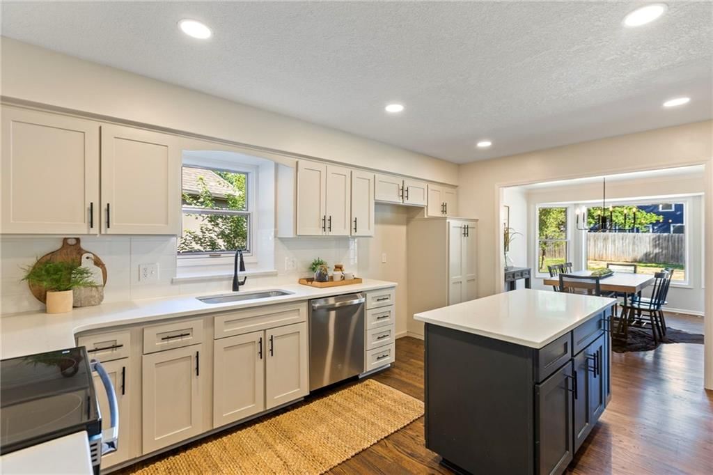 1424 E Meadow Lane — photo 5