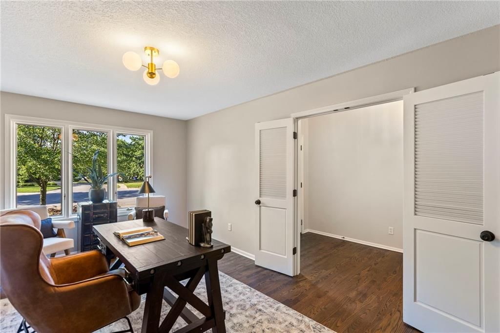1424 E Meadow Lane — photo 8