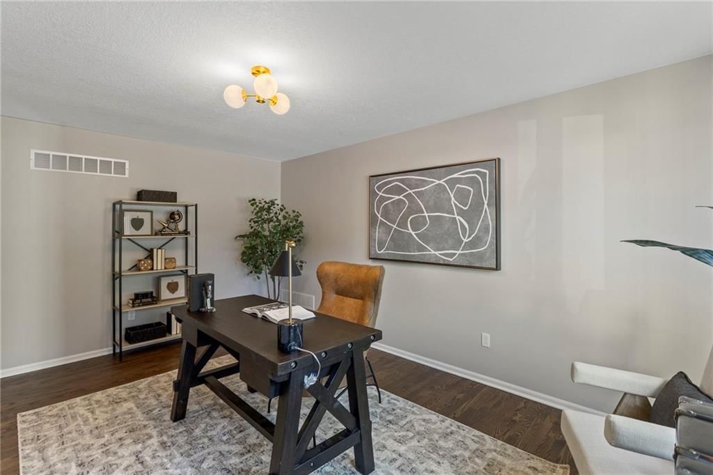 1424 E Meadow Lane — photo 9