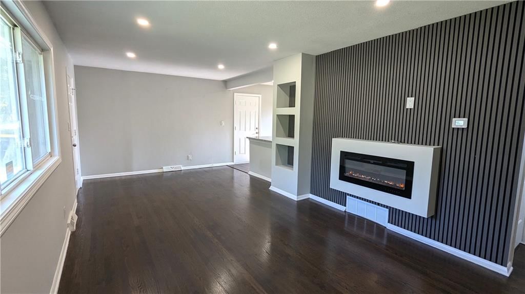 11403 Herrick Avenue — photo 12