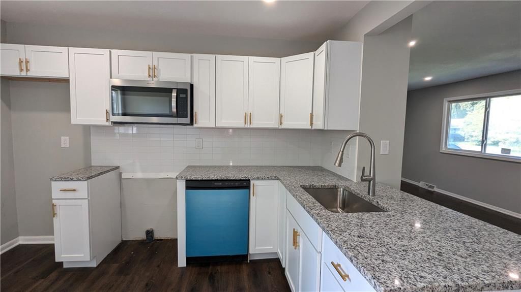 11403 Herrick Avenue — photo 16