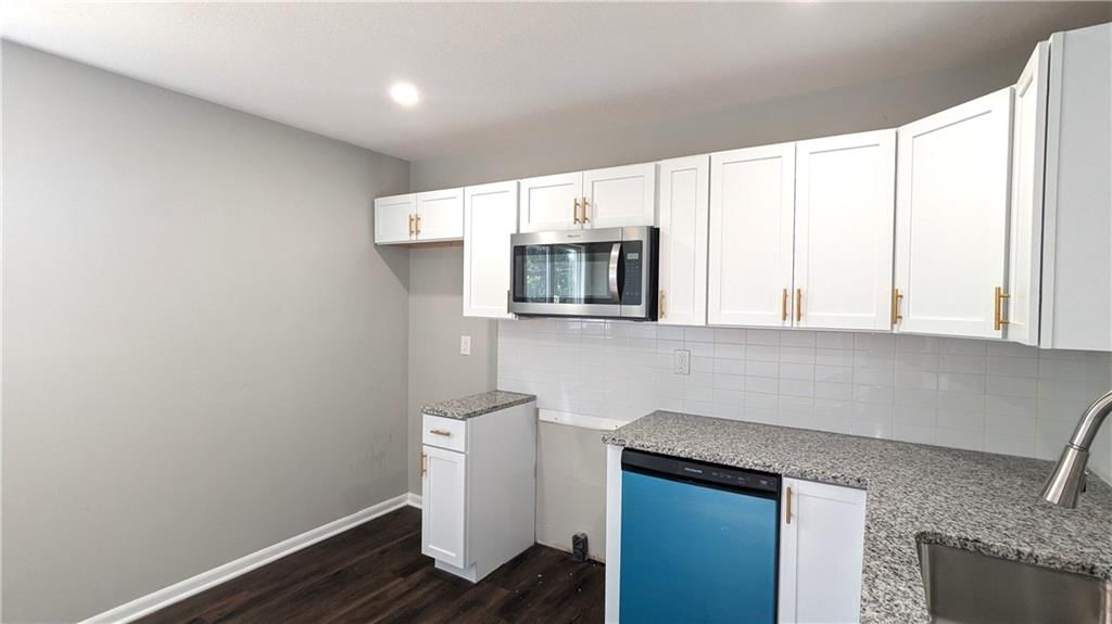 11403 Herrick Avenue — photo 17